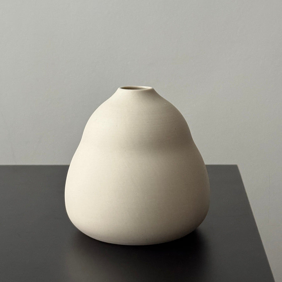 4" kaolin white vases