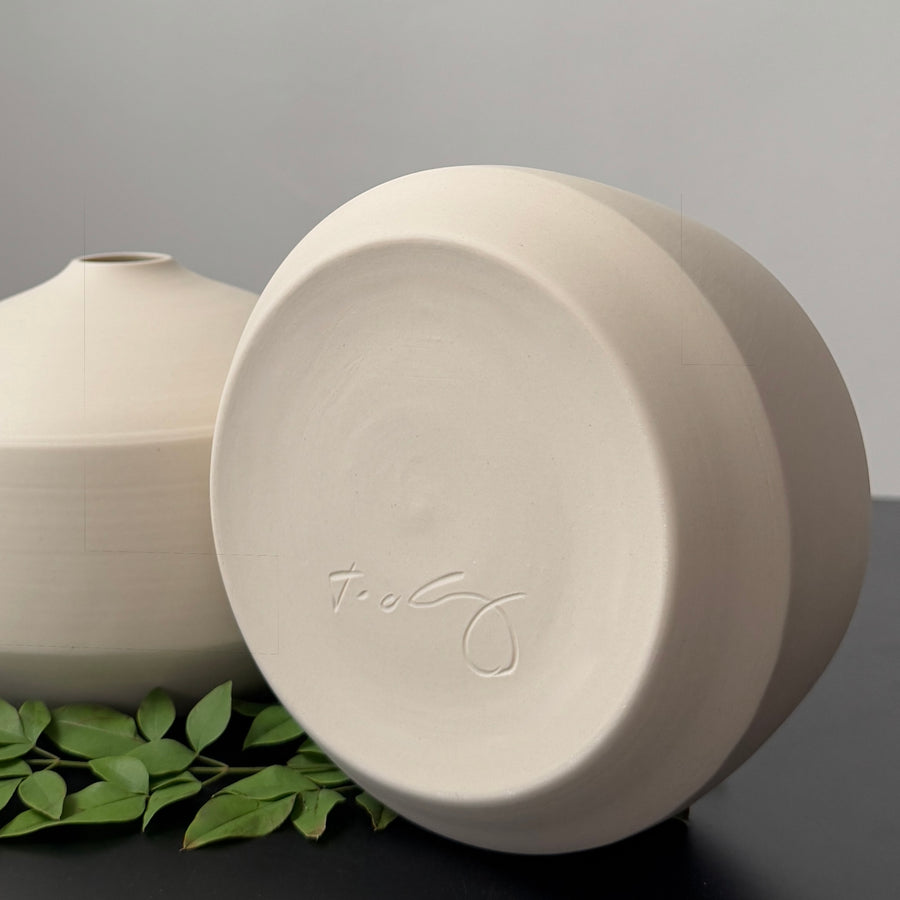 8-10" kaolin white vases